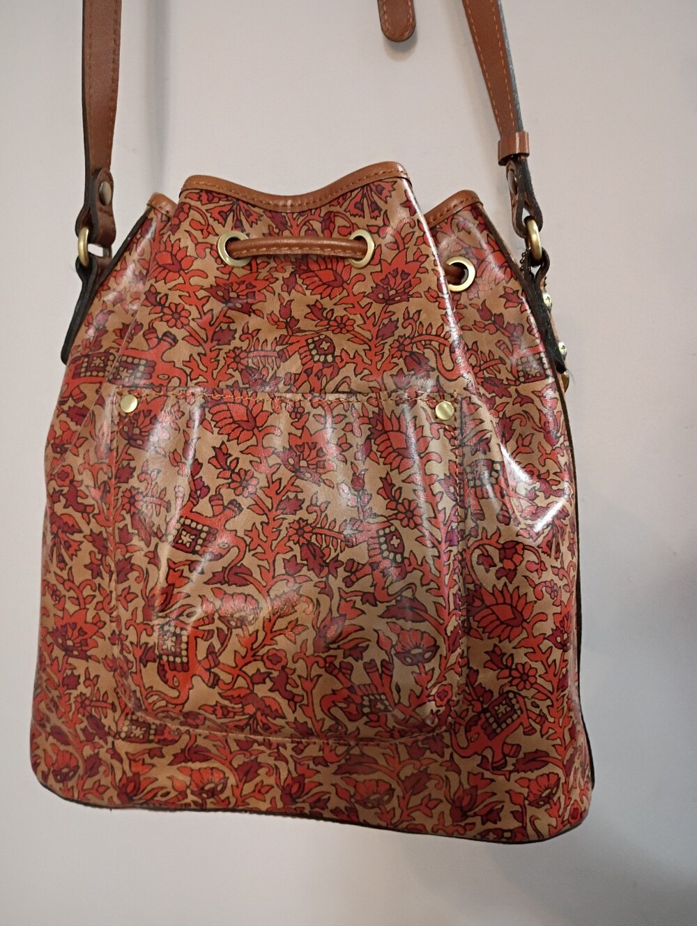Patricia Nash, NWOT,  Women's, Floral Printed Drawstring Bucket Bag - Tan & Red - Picture 6 of 14
